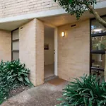 T-North Sydney House Nr Train Station And Freeparking