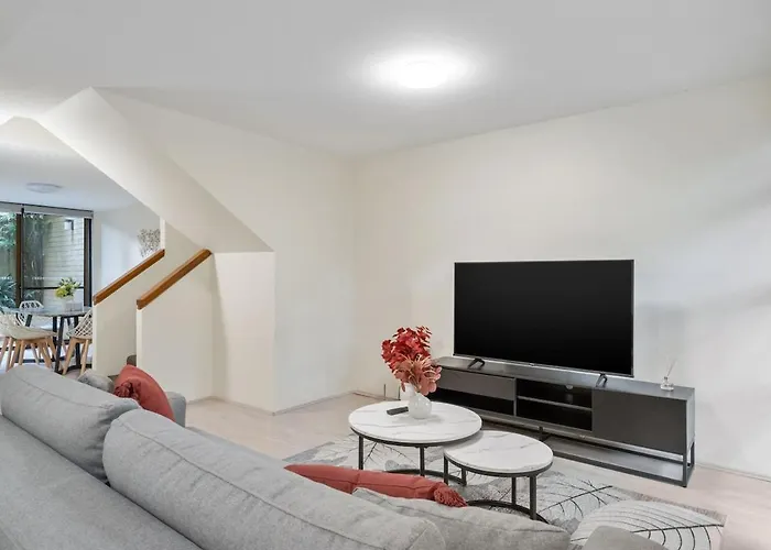 T-North Sydney House Nr Train Station And Freeparking