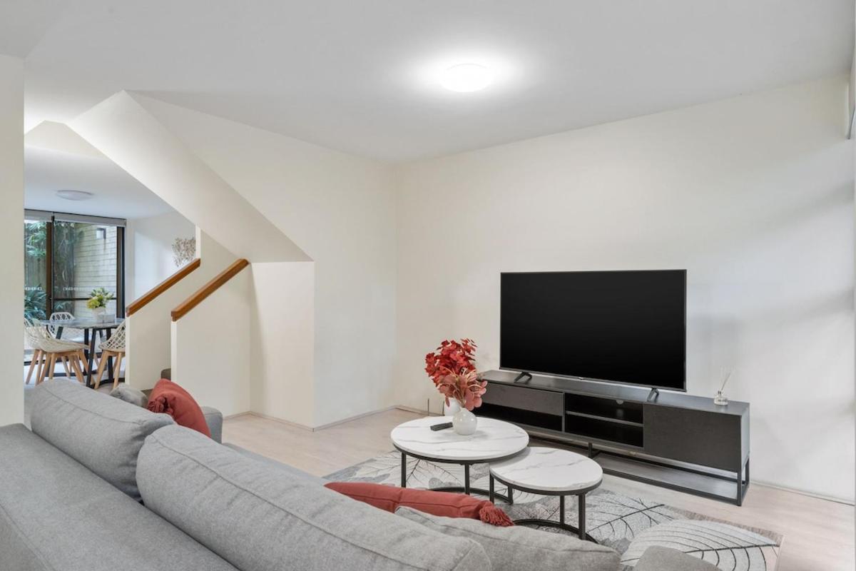 Holiday home T-north House Nr Train Station And Freeparking Sydney